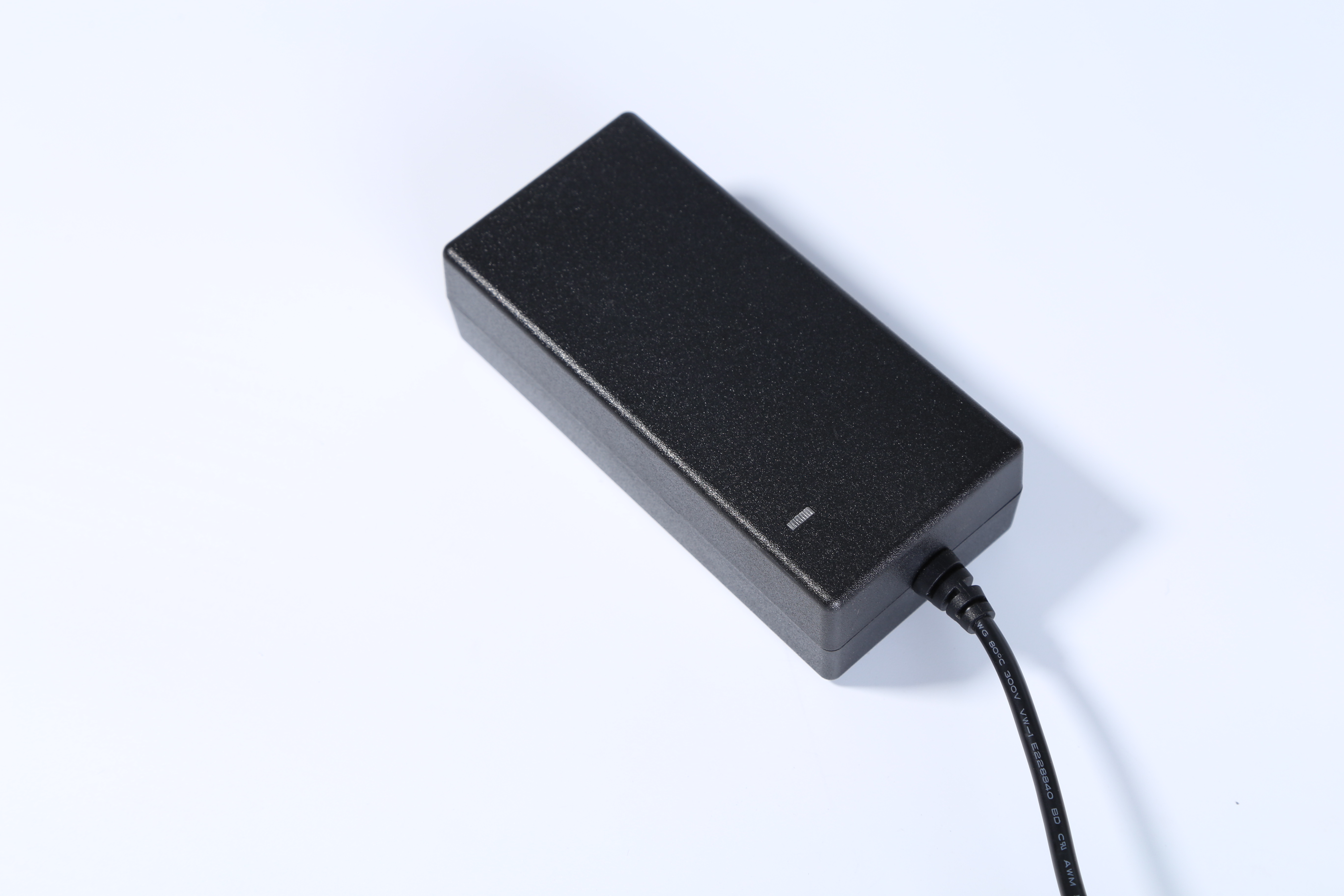 MX72Z-1205000型號(hào)12v5a英規(guī)電源適配器 ce認(rèn)證