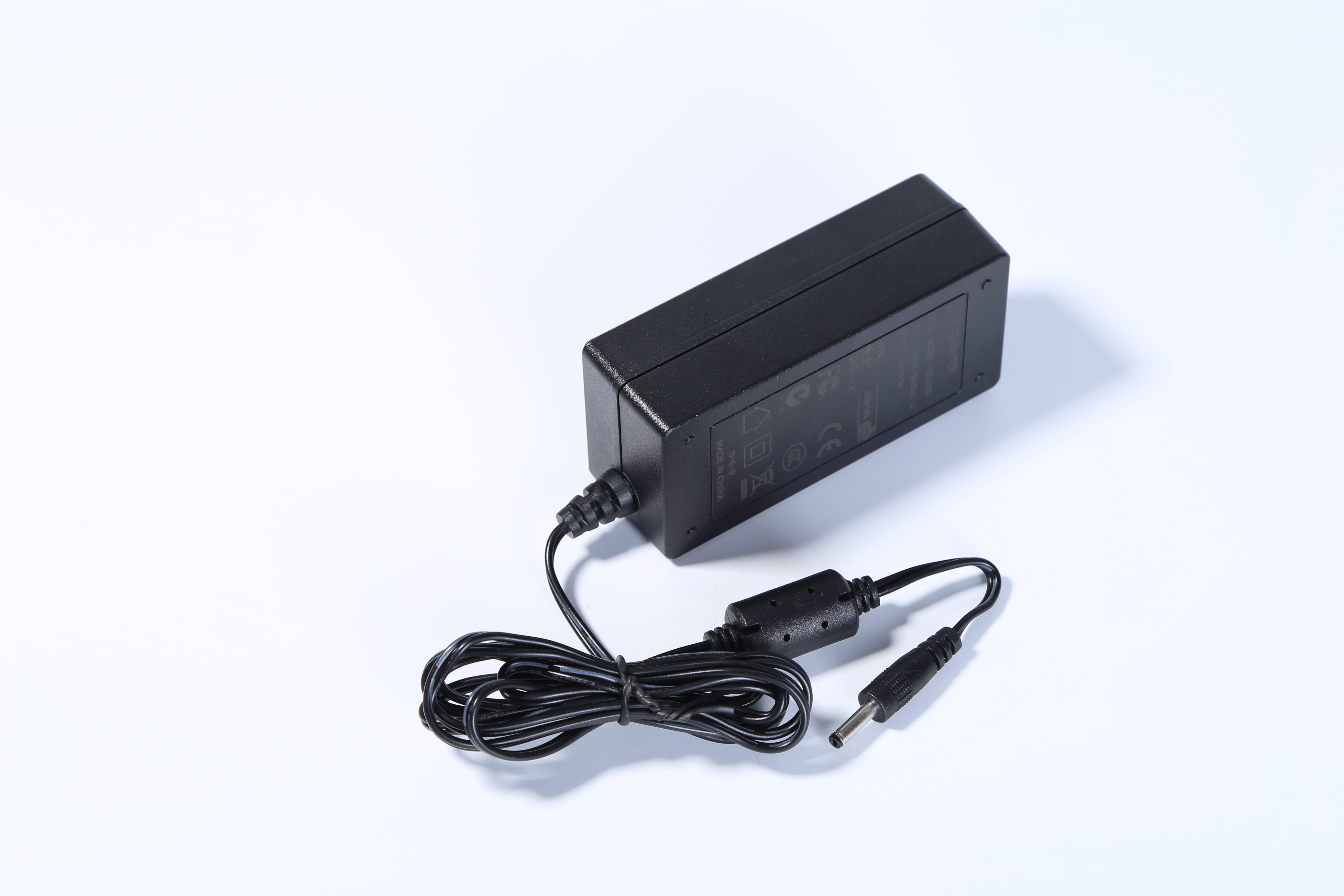 MX24w-2401000型號24v1a桌面電源適配器 cb認證