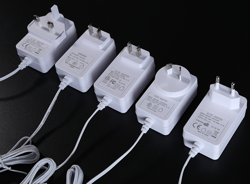 16.8V1A筋膜槍充電器18V1A充電器過UL CE GS KC PSE BSMI SAA認證